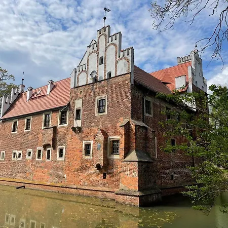 Zamek Na Wodzie W Wojnowicach Wojnowice (Lower Silesia)