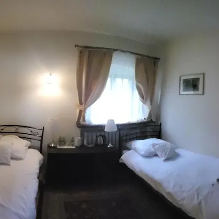 Nocleg ze śniadaniem Zamek Na Wodzie W Wojnowicach