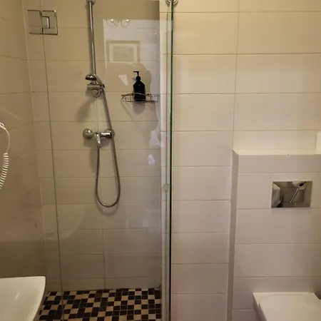 Zamek Na Wodzie W Wojnowicach 3*