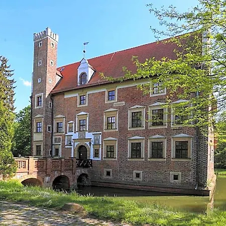 Zamek Na Wodzie W Wojnowicach Bed & Breakfast