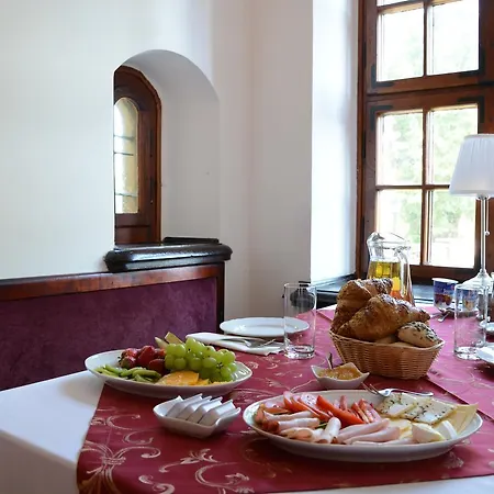 Nocleg ze śniadaniem Zamek Na Wodzie W Wojnowicach